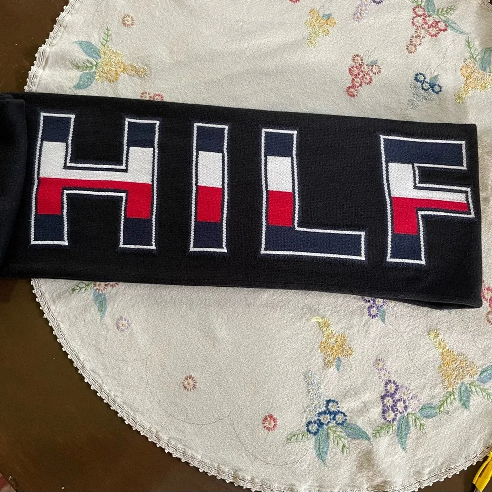 Tommy Hillfager Large Spell-out Collegiate Sweater Scarf. Black w/ RW&B. 76